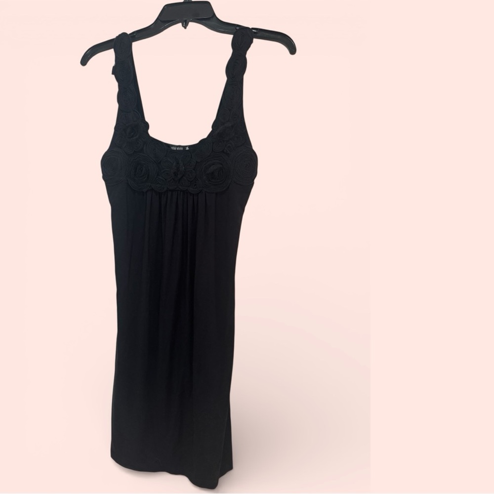 Black dress, no tag but looks like a L in good used condition.